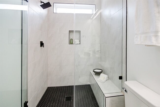 Building Photo - 1214 W 24th St