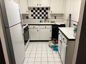 Building Photo - 2002 Arthur St