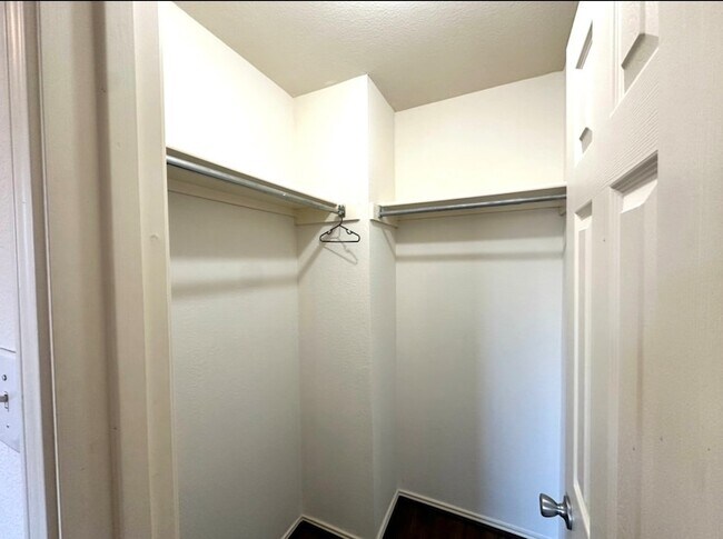 Building Photo - 224 Mulberry Dr