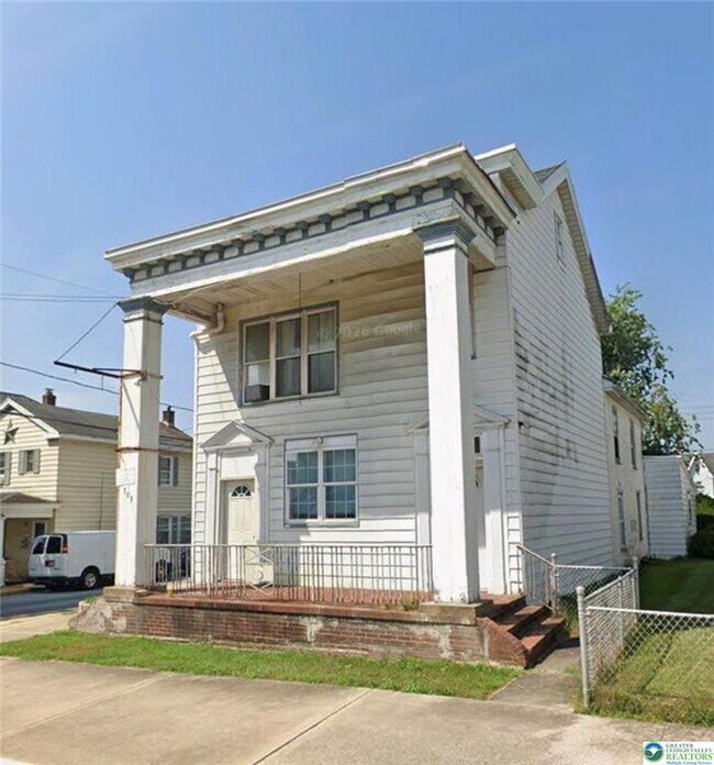 Building Photo - 503 Dock St