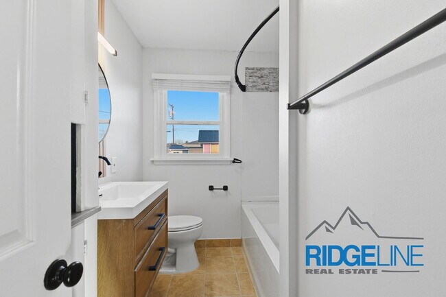 Building Photo - 2613 9th Ave S