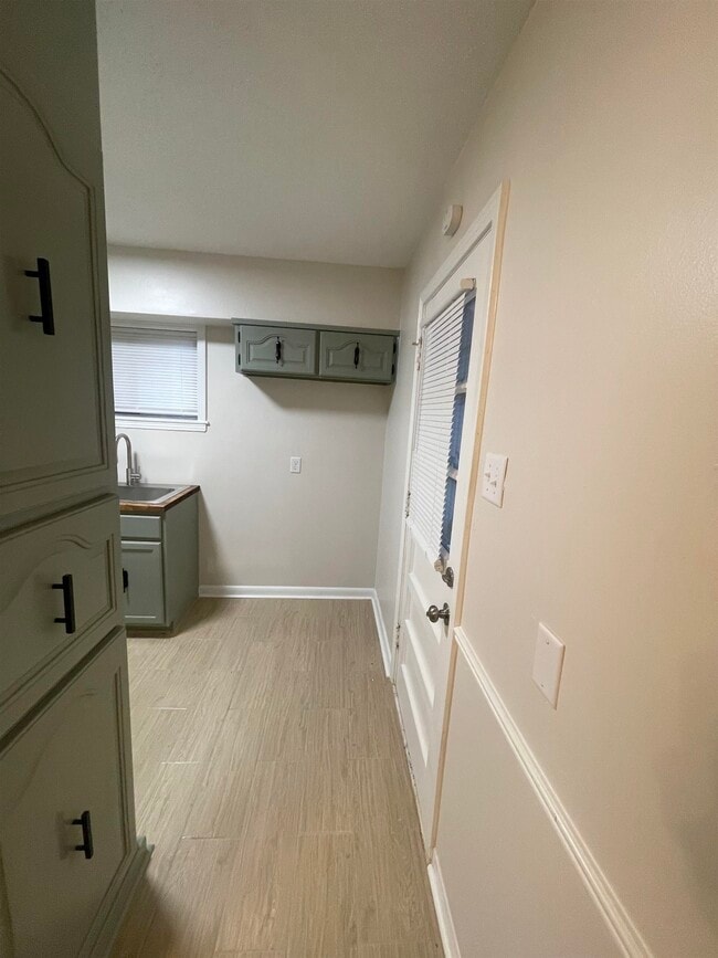 Building Photo - 1493 Patterson St