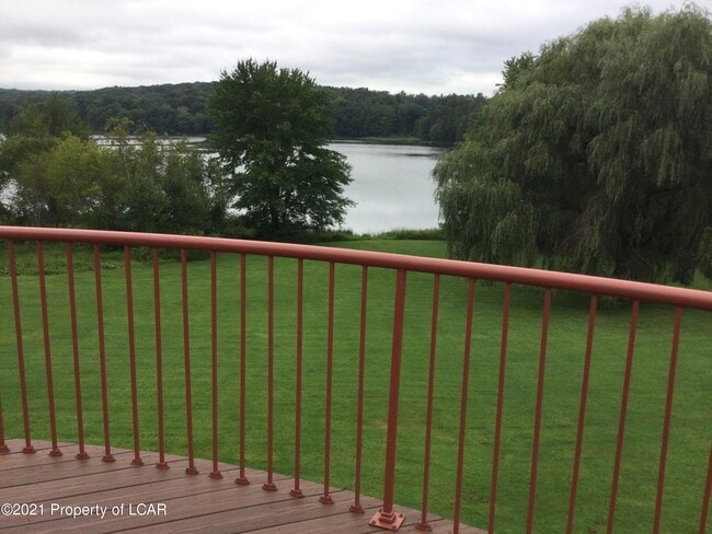 Building Photo - 457 Lake Louise Rd