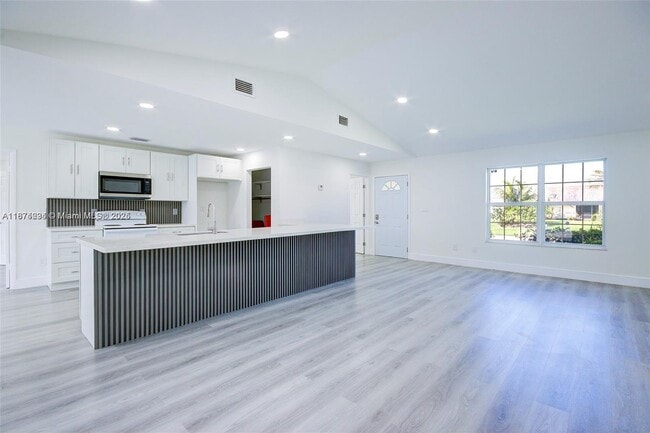 Building Photo - 3601 SW Dellamano St