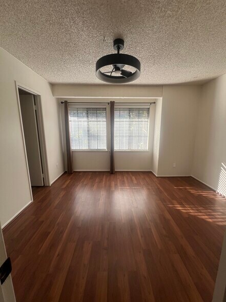 Building Photo - 8739 Pine Crest Pl