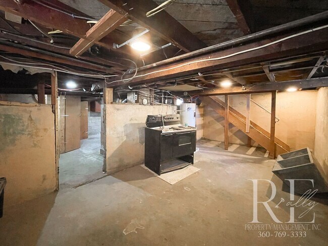 Building Photo - 3BR Bremerton Home with Vintage Charm & Mo...