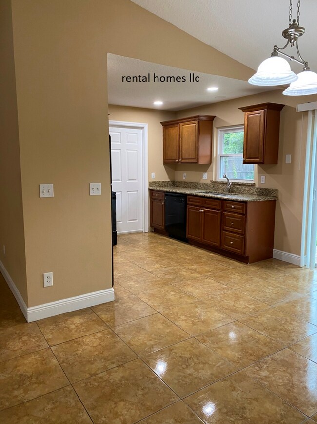 Building Photo - Beautiful 3 Bedroom 2 Bathroom, Single Family Home with 1,589 square feet under air, newly Remodeled