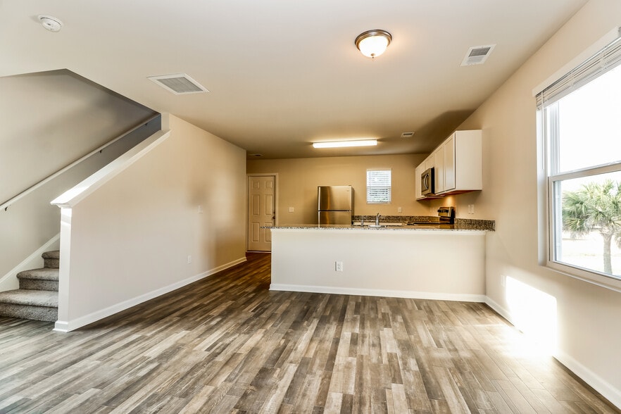 Building Photo - 4 Palmetto Breeze Cir