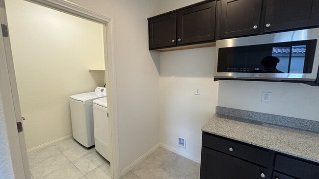 Building Photo - One Story 6-bedroom Home with Attached Casita