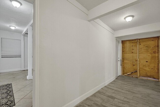 Building Photo - 651 SW 15th St