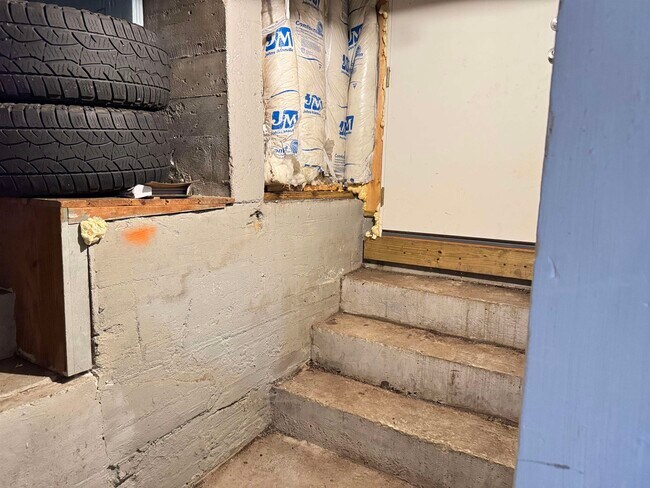 Building Photo - 64 Girard St