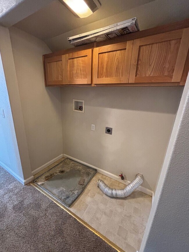 Building Photo - 3 Bedroom 2.5 Bathroom Single Family Home located in Northwest Santa Rosa