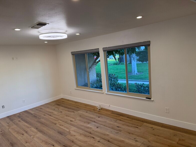 Building Photo - 3832 Chelsea Dr