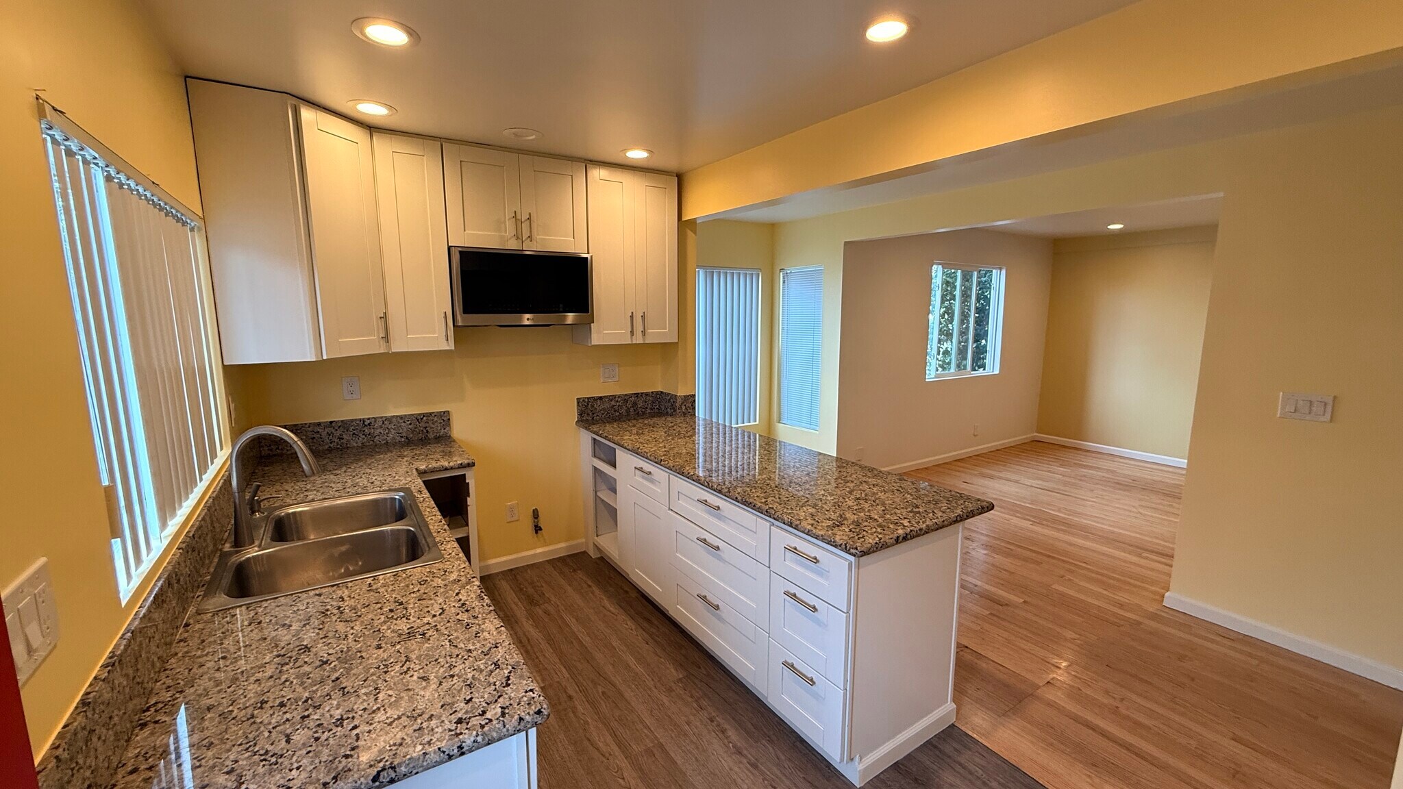 Building Photo - 659 W Riggin St