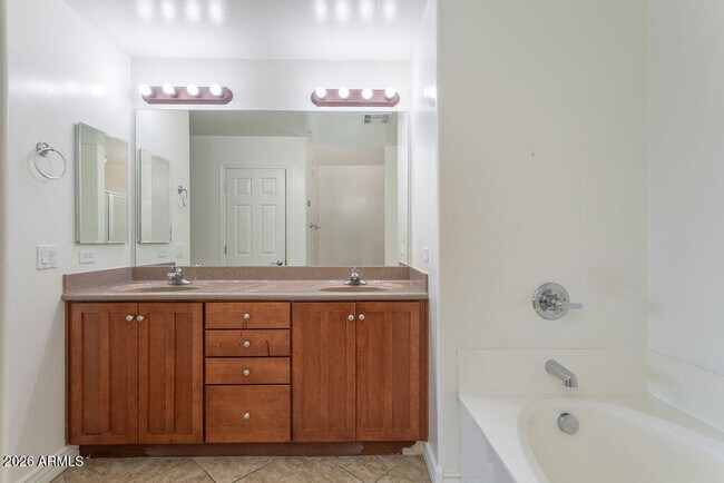 Building Photo - 5450 E Deer Valley Dr