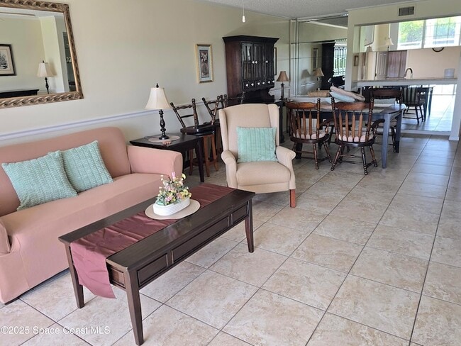 Building Photo - 580 S Brevard Ave