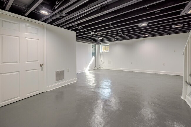 Building Photo - 2726 10th St NE