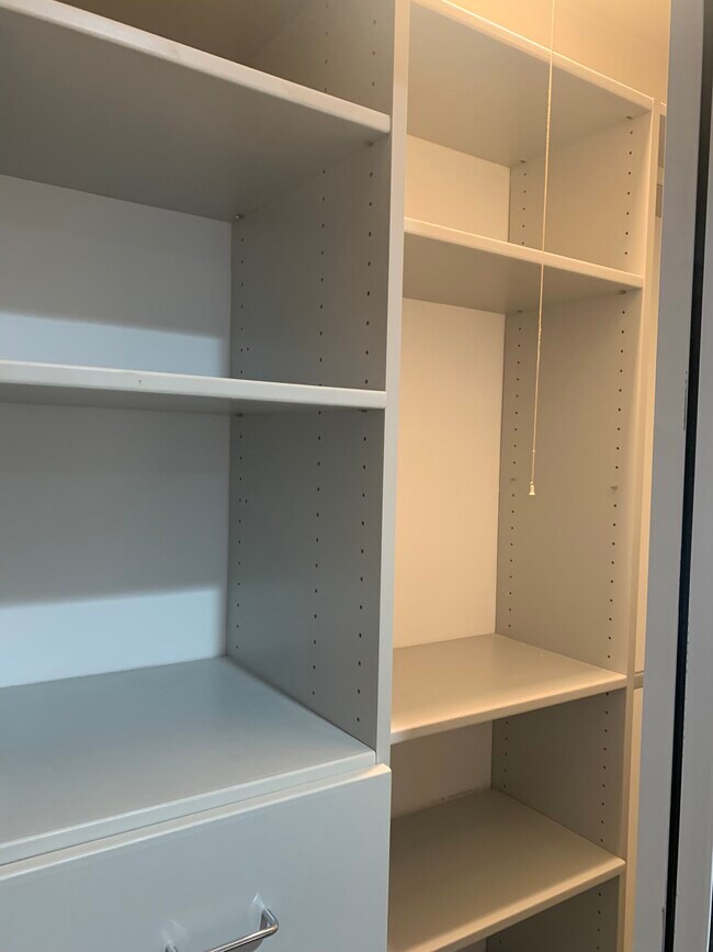 Building Photo - 145 S La Peer Dr