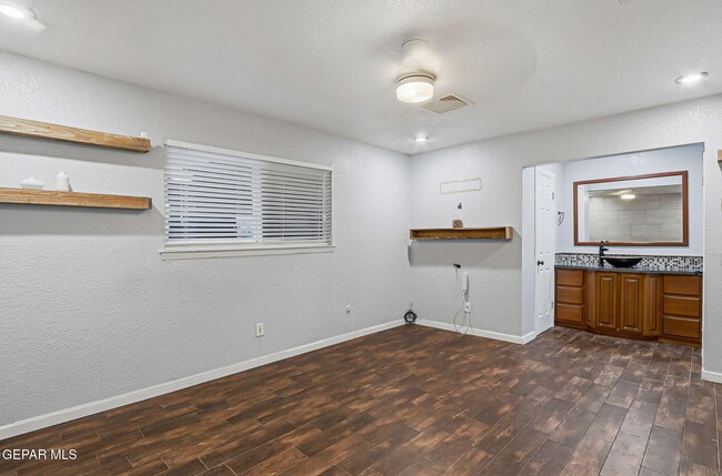 Building Photo - 1732 Russ Randall St