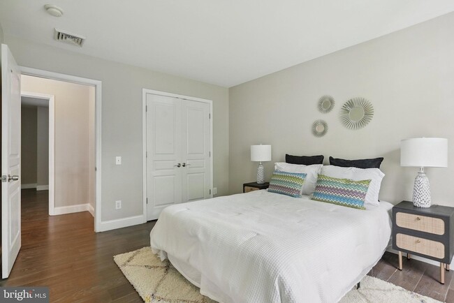 Building Photo - 51 Knickerbocker Ln