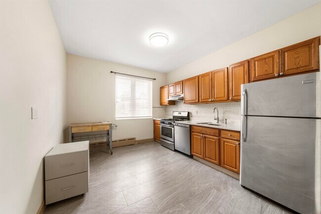 Building Photo - 598 67th St