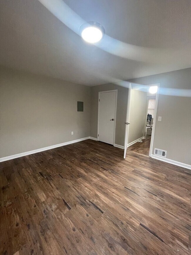 Building Photo - 230 S Negley Ave