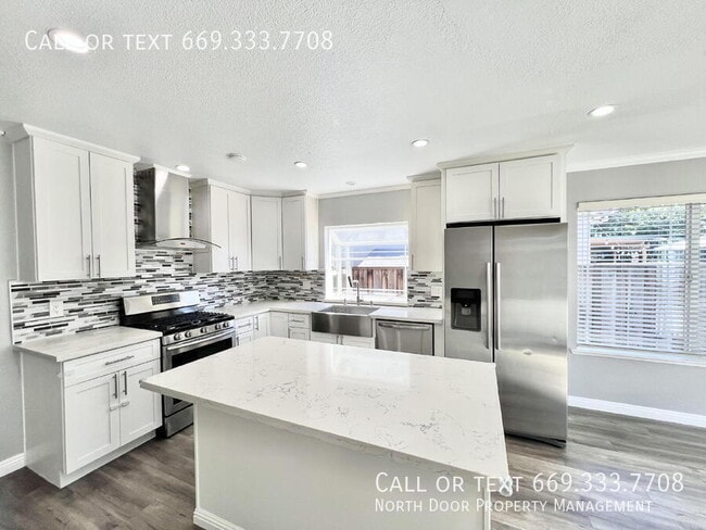 Building Photo - 3197 Bourgeois Way