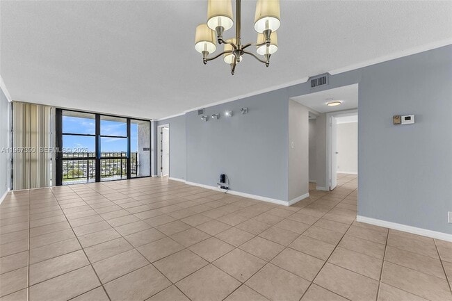 Building Photo - 800 Parkview Dr