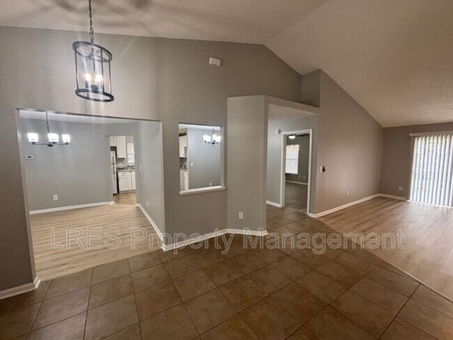 Building Photo - 1004 Stout Ct