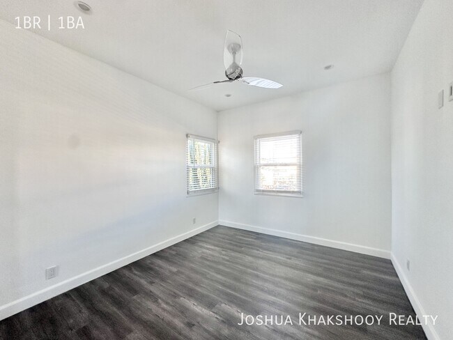 Building Photo - 1416 1/2 S Crest Dr -