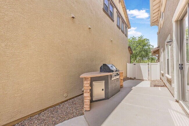 Building Photo - 3828 E Jasper Dr
