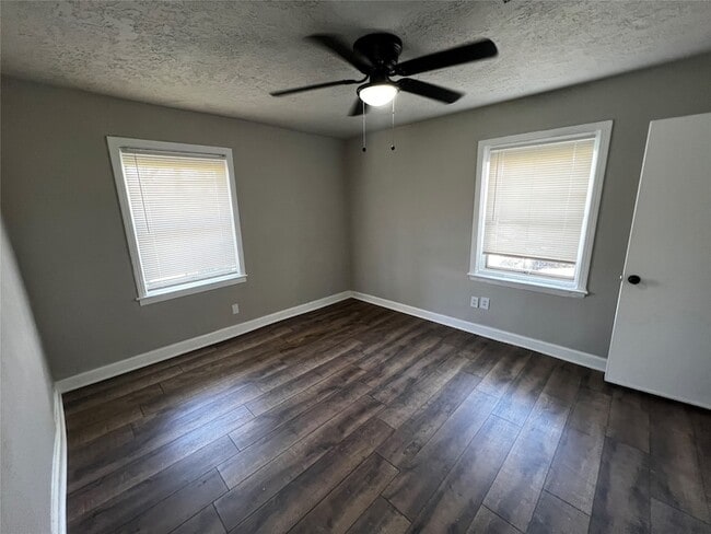 Building Photo - 5815 Southseas St