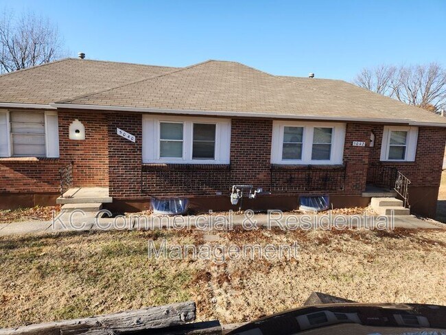 Primary Photo - 5042 N Topping Ave