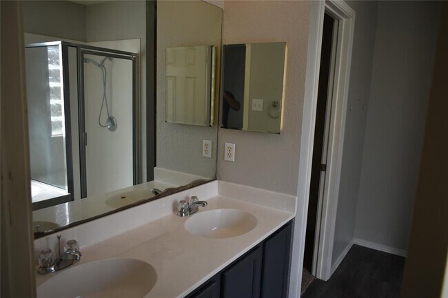 Building Photo - 504 Woodsorrel Way