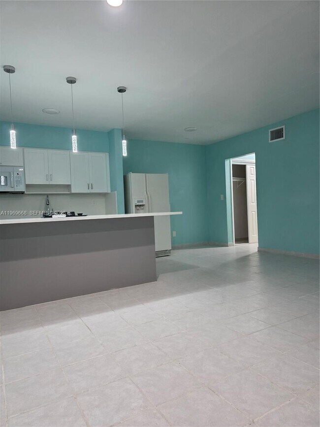 Building Photo - 2101 Calais Dr