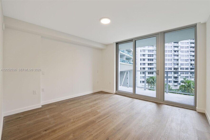 Building Photo - 1500 Bay Dr