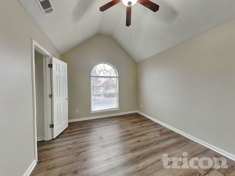 Building Photo - 589 Lakewater View Dr