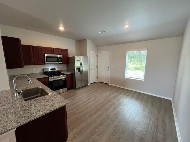 Building Photo - Available Now: Newer 4 Bed, 2 Bath Home in Pea Ridge – Modern Living Awaits!