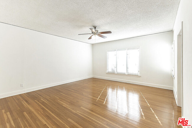 Building Photo - 143 S Mansfield Ave