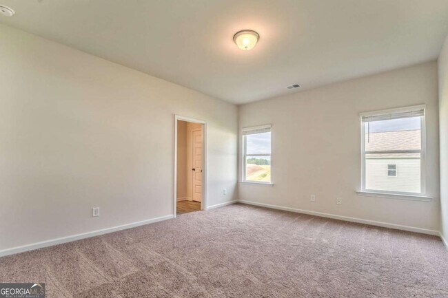 Building Photo - 16 Longbrooke Dr SE