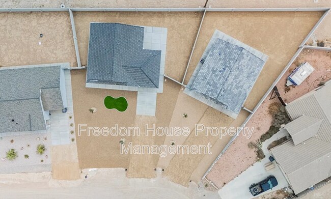 Building Photo - 561 Valiant Ave