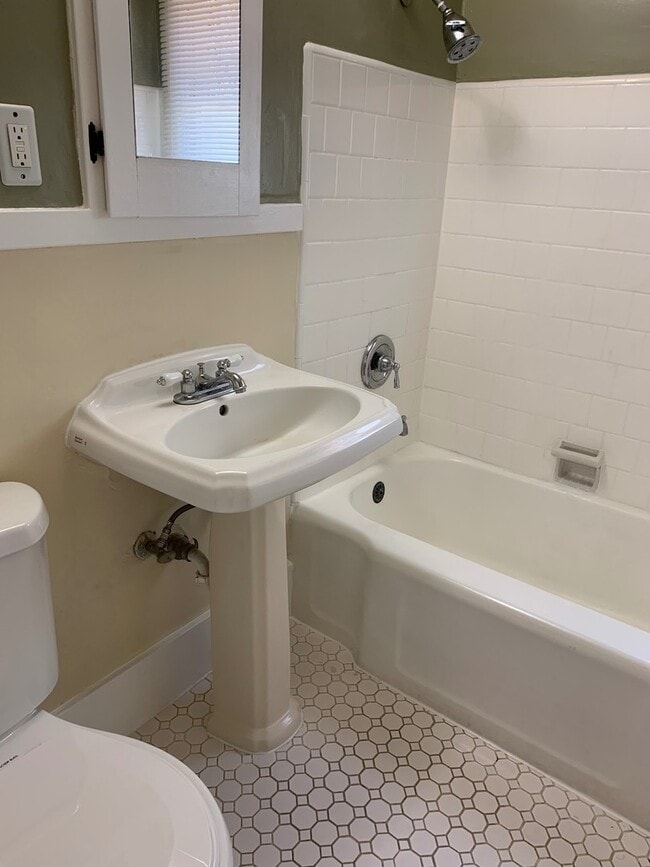 Building Photo - Cortez Hills: Large studio ready for immediate move in!