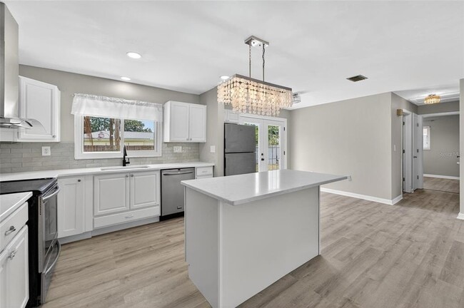 Building Photo - 2127 Scotland Dr