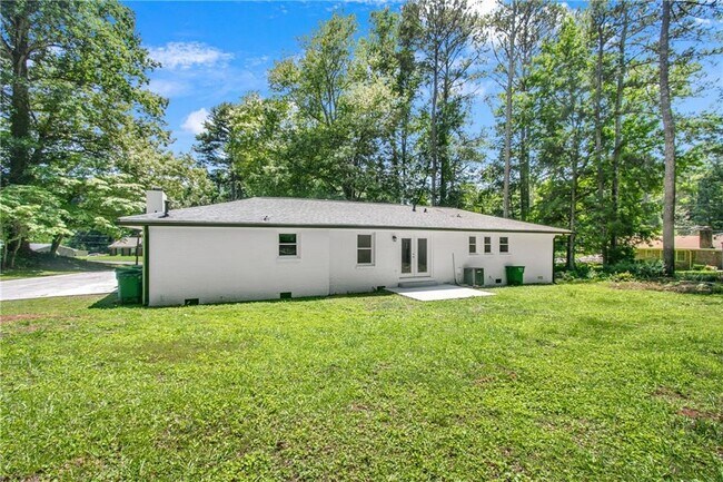Building Photo - 1348 Ridgewood Dr SW