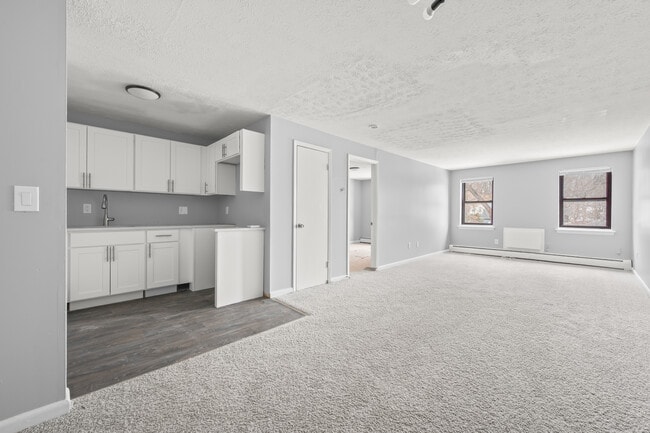 Building Photo - 20-30 Peck St