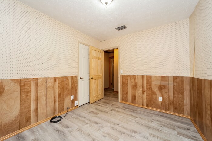 Building Photo - 14151 Grover Rd