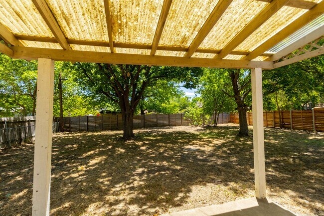 Building Photo - Beautiful 3 bedroom Home in West Congress!