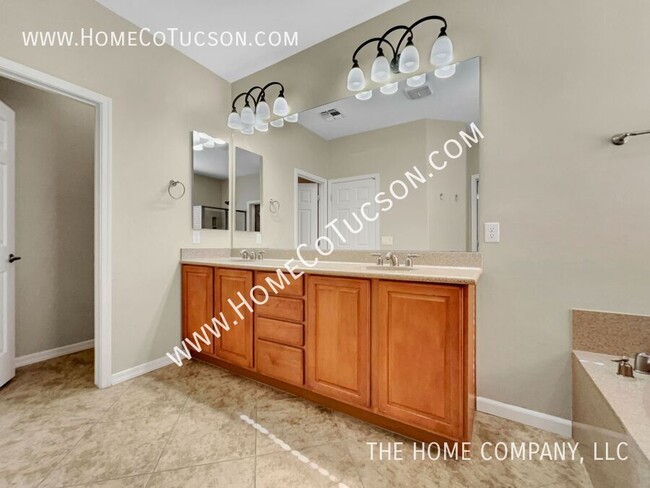 Building Photo - 1096 W Versilia Dr