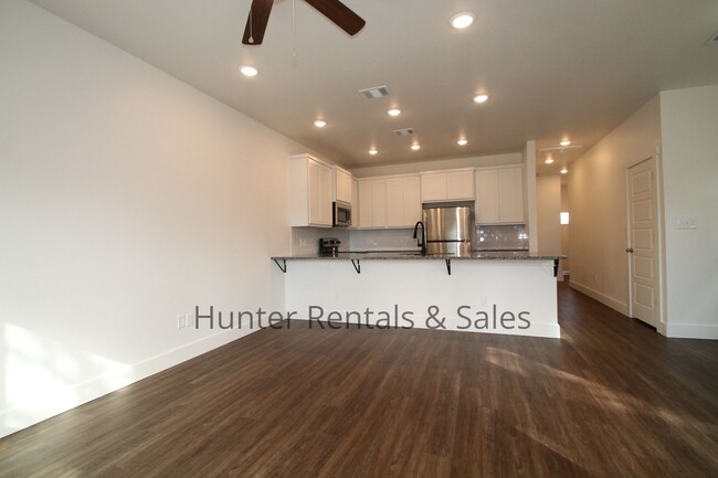 Building Photo - Upscale Three-bedroom Townhome!