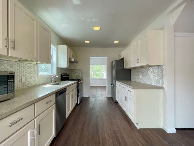 Building Photo - Great Home For Rent